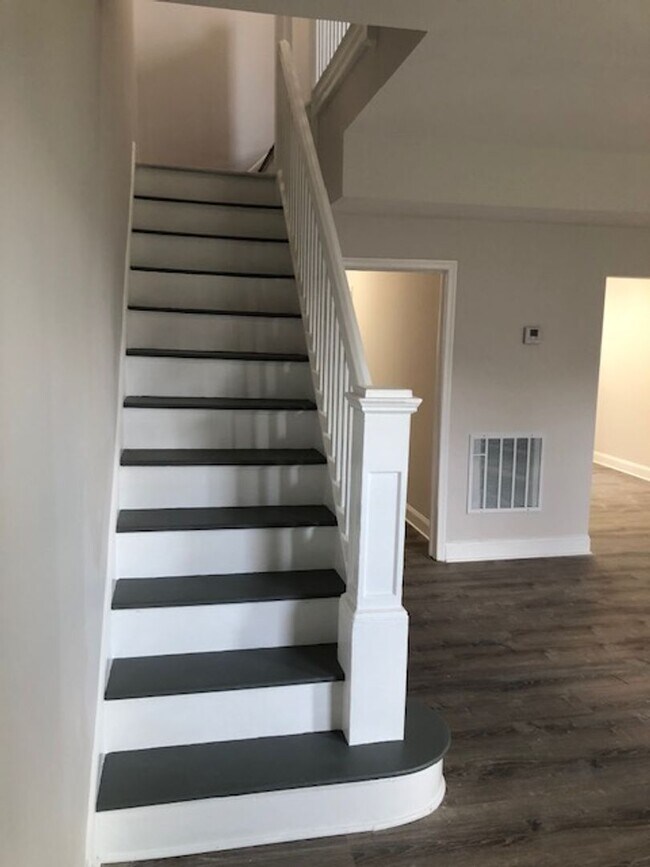 Foto del edificio - Beautiful and ready to move in 3 Bedroom, 1 Full Bath home just minutes from downtown!