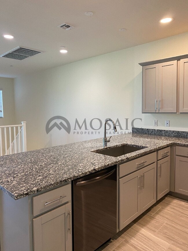 Building Photo - 4058 E Erie St