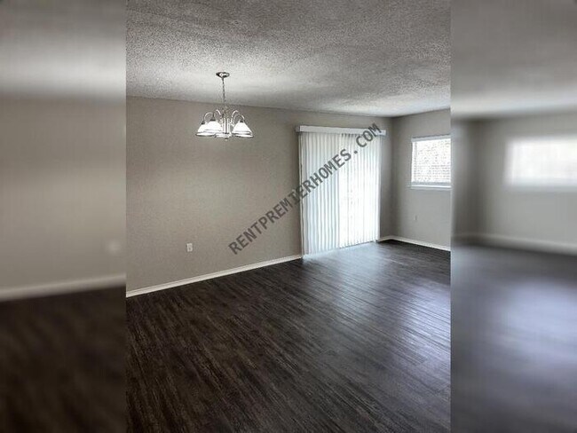 Building Photo - 2911 Lake Briar