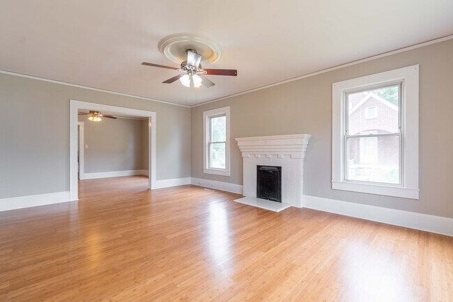 Building Photo - 607 Bethpage Rd