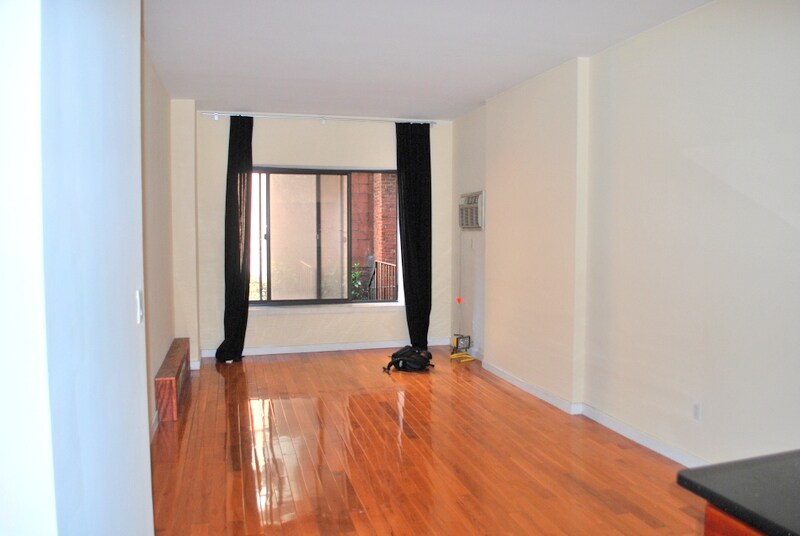 Primary Photo - 200 Madison Ave
