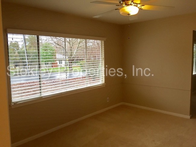 Building Photo - 3301 N Lucille Ln