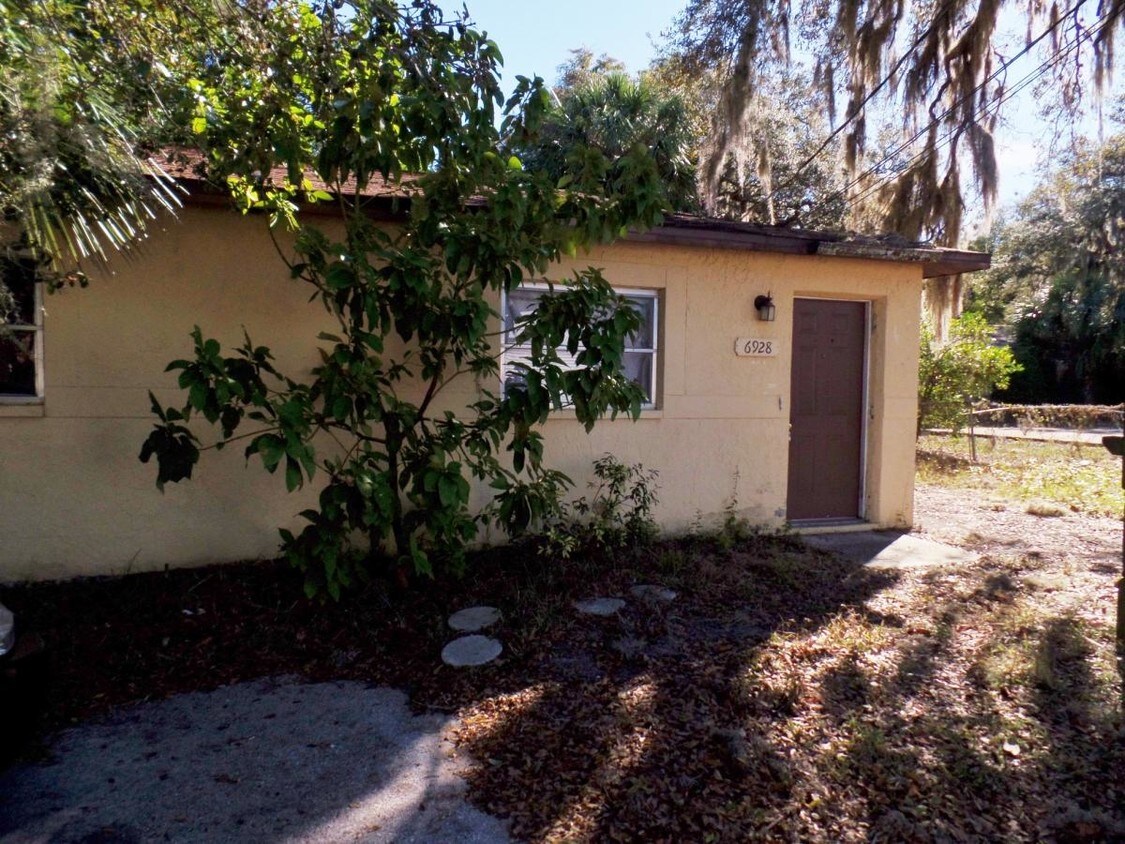 Front - 6928 Betty Lou Ct