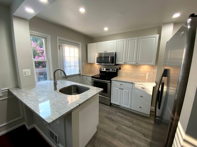 Modern kitchen - 5704 Fenwick Dr