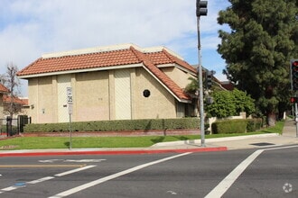 Building Photo - 1673 E Kingsley Ave