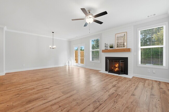 Foto del edificio - 5115 Hillington Wy