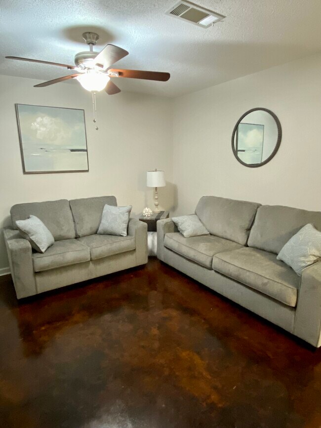 Foto del edificio - 1731 N Tallowood Dr