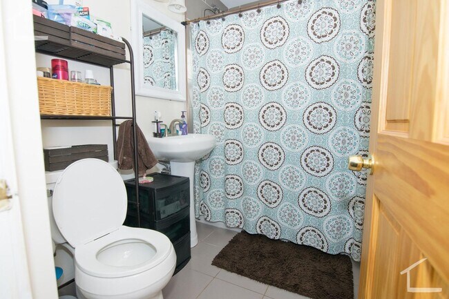 Foto del edificio - Beautiful 3 bed in a prime location in Watertown.