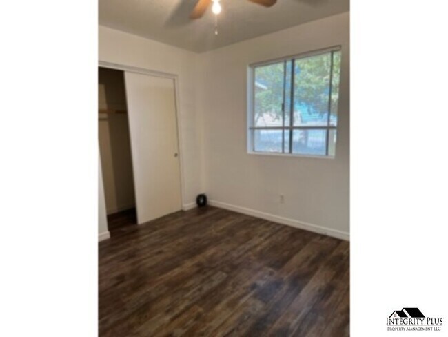 Foto del edificio - 4 bedroom, 2 bath