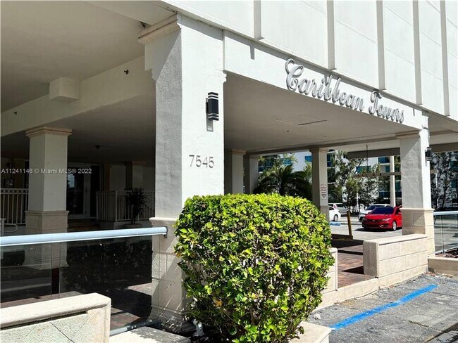 Building Photo - 7545 E Treasure Dr