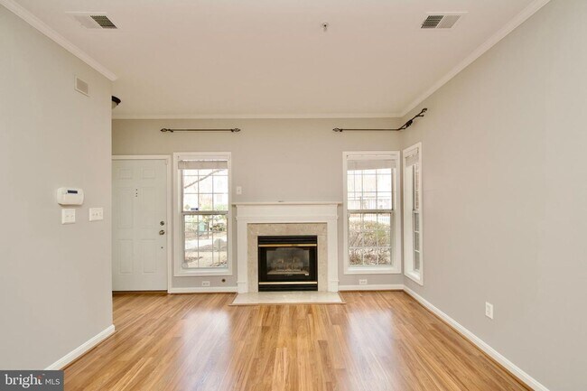 Foto del edificio - Charming & Pet-Friendly 1BR/1BA Condo in Alexandria’s Stonegate