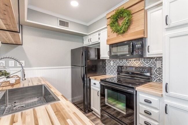 Photo - 16301 Ledgemont Ln Apartment