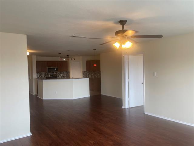 Foto del edificio - 7404 Howling Coyote Ln