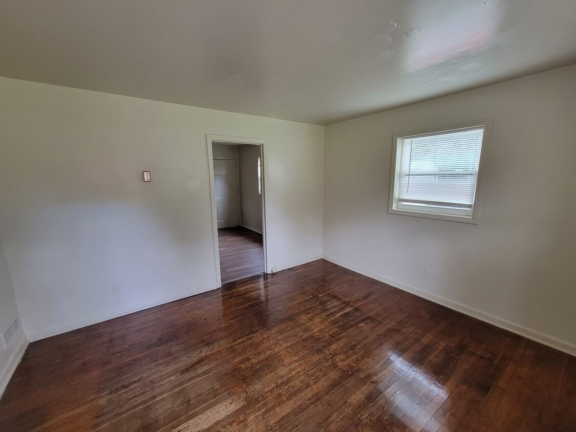 701 Pine St, Greensboro, NC 27401 - Casa en renta en Greensboro, NC |  Apartments.com, image size:1125x844