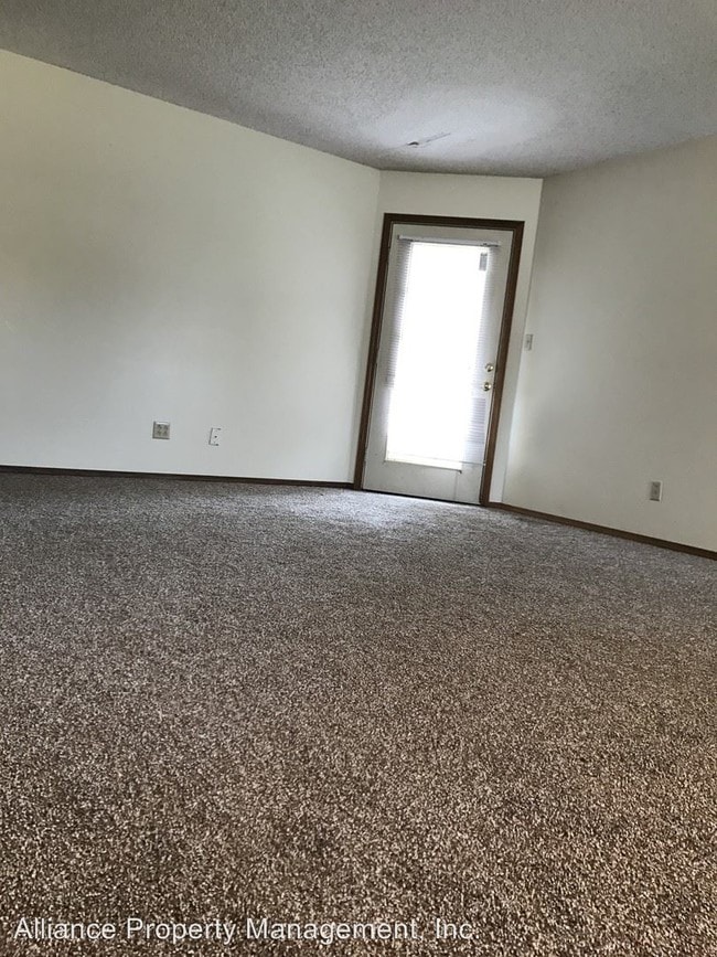 Building Photo - 2313 Willow Ln