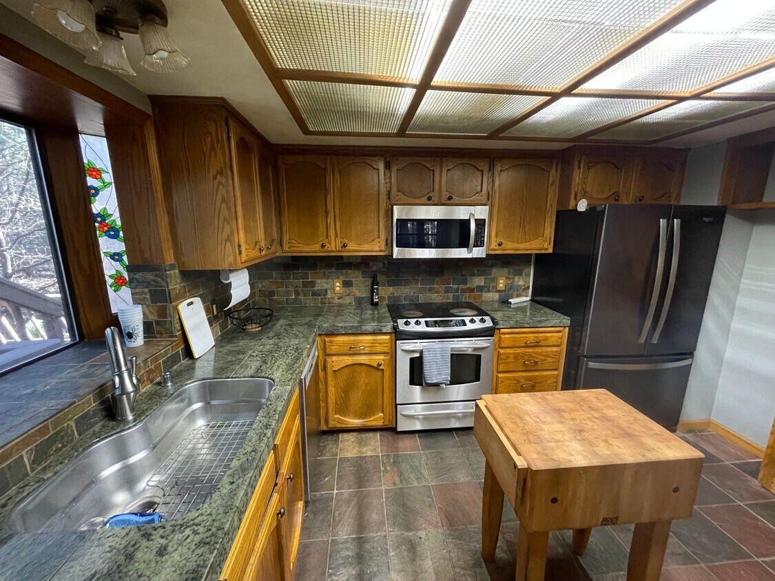 14439 Wycliff Way Unit A, Magalia, CA 95954 Room for Rent in Magalia