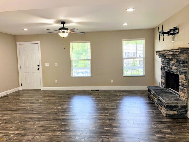 Building Photo - 261 Brookwoods Ln