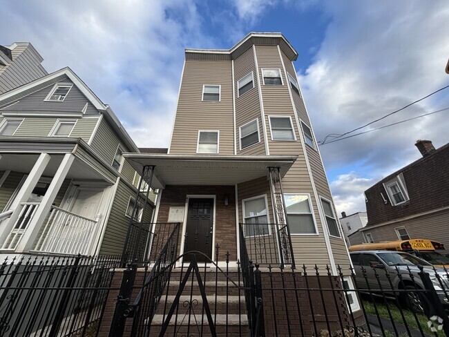 Building Photo - 42 Maple Ave