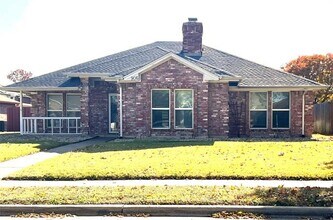 Building Photo - 906 Moore St