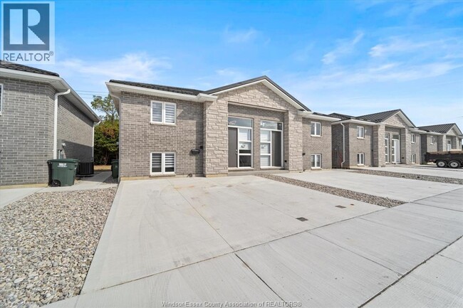 Building Photo - 42 Maple St