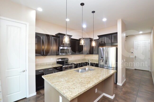 Building Photo - 1522 E Hummingbird Way