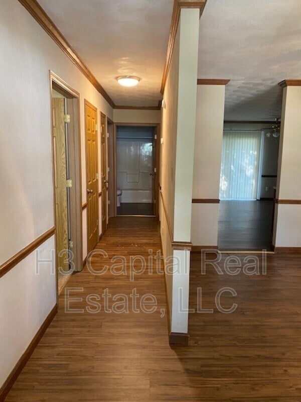 Building Photo - 102 Southgate Dr