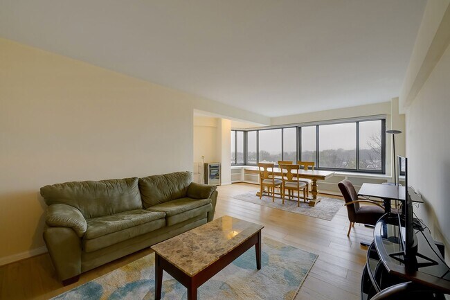 Foto del edificio - Great 1BR in Cathedral Heights! Fully furnished!