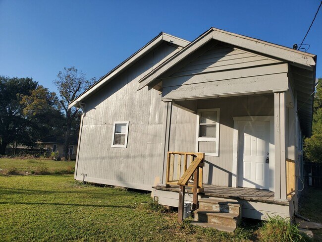 Building Photo - Completely Renovated Property, will not la...