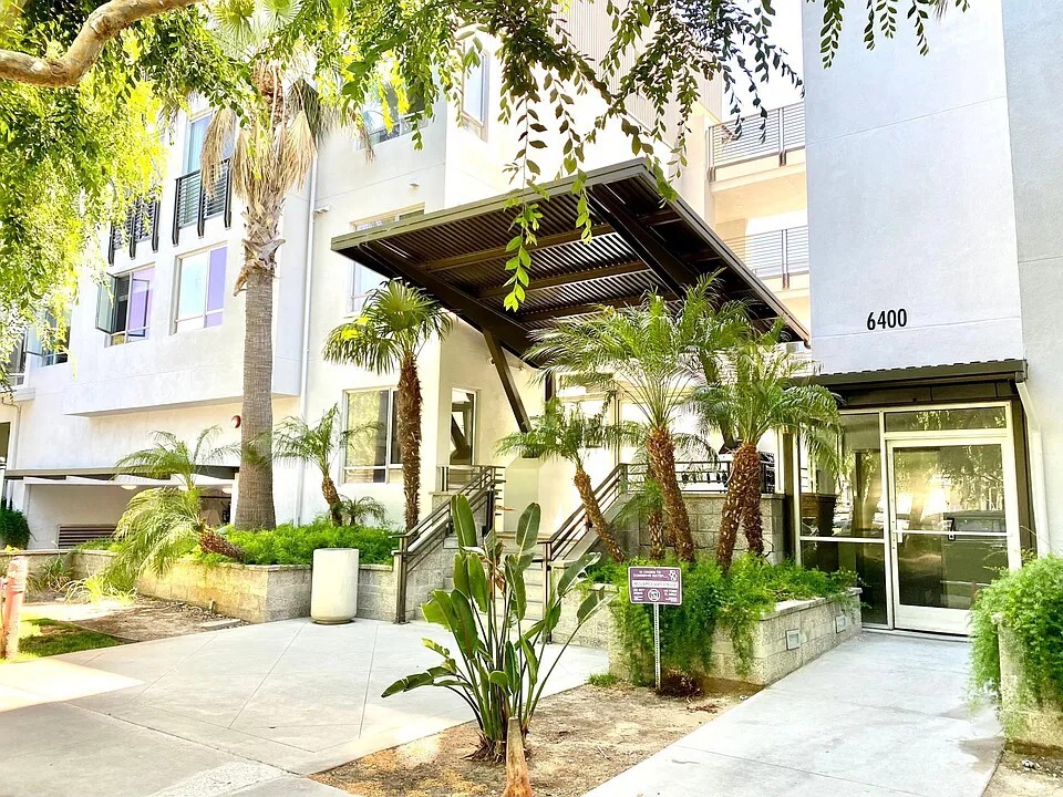 Foto principal - 6400 Crescent Park E