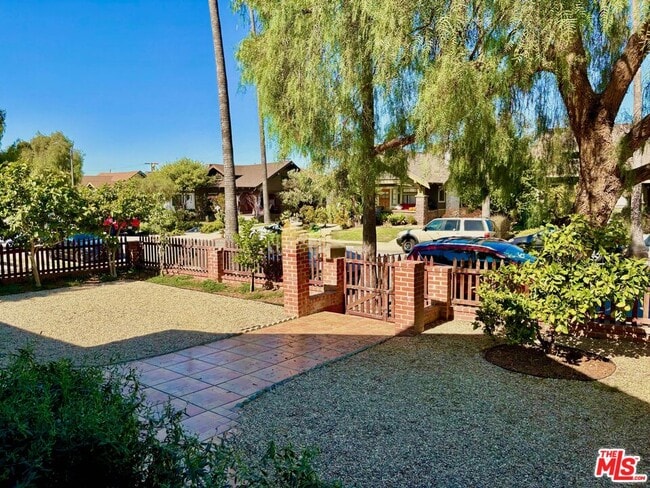 Foto del edificio - 2130 W 29th Pl