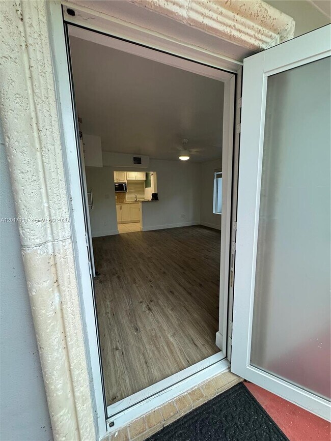 Foto del edificio - 235 SW 64th Ave