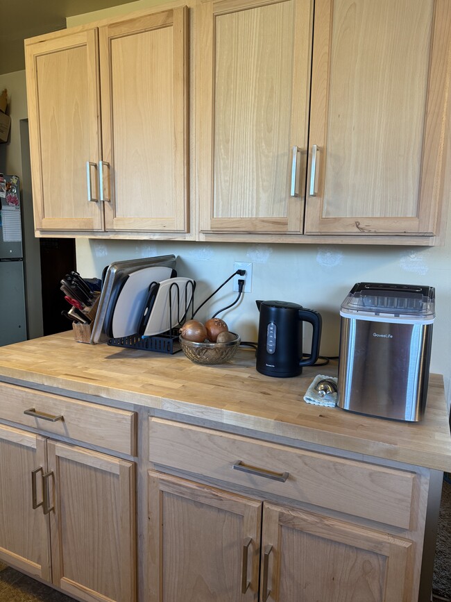 Building Photo - 2223 E Joseph Ave