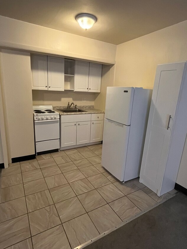 Kitchenette - 8428 W Lisbon Ave