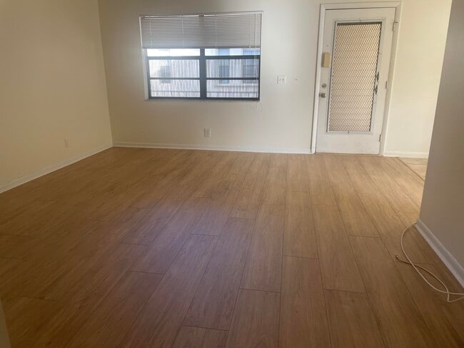 Foto del edificio - 83 Capri B