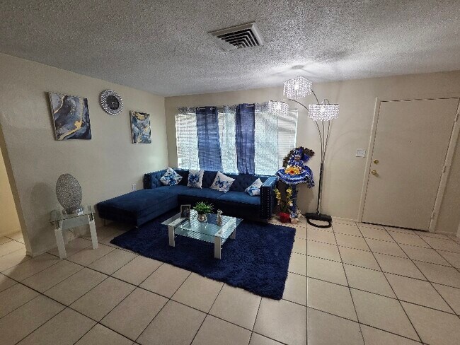 Foto del edificio - 9935 Marlinton Ln