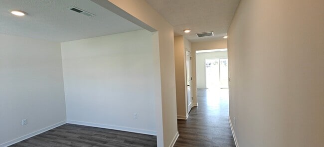 Building Photo - 3823 Miltonsbury Dr