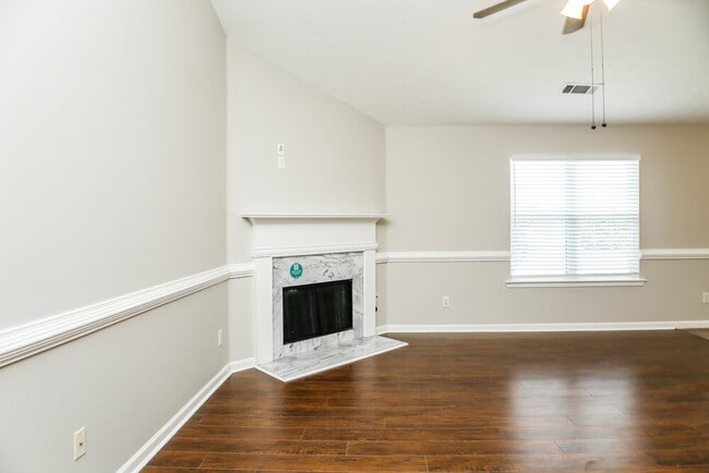 Building Photo - 480 Cedarhurst Rd