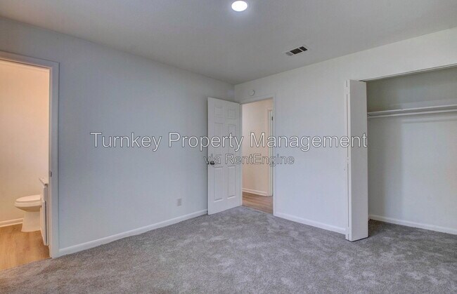 Building Photo - 6 Parkridge Dr