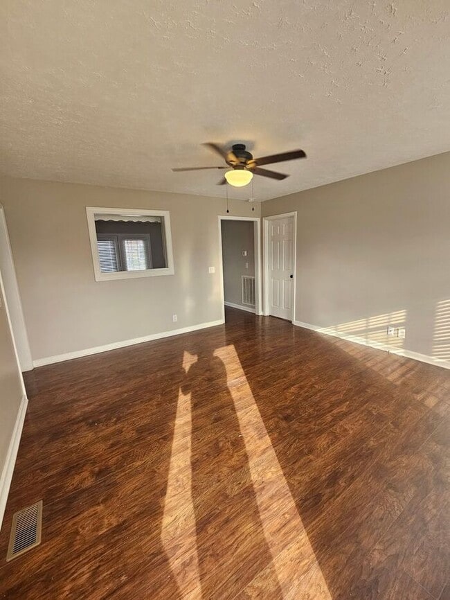 Building Photo - Discover comfort, convenience, and modern ...