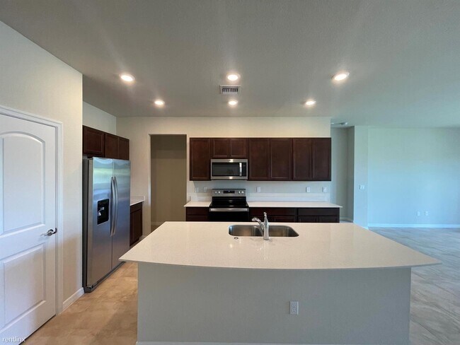 Foto del edificio - 3 br, 2.5 bath Townhome - 2275 Appleton Cir S