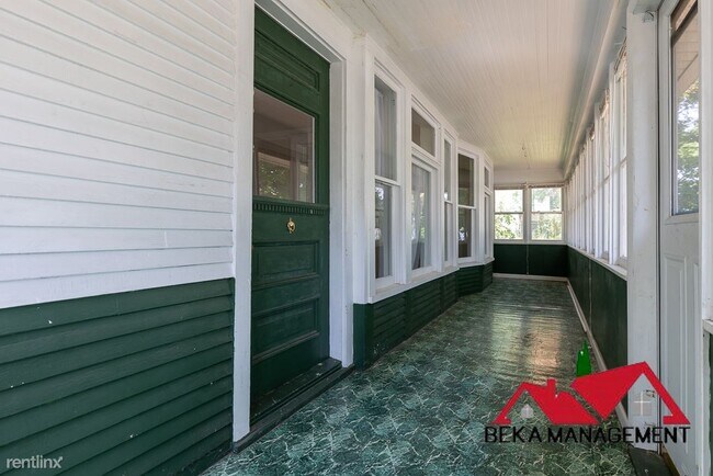 Foto del edificio - 4 br, 1 bath House - 882 S Mill St