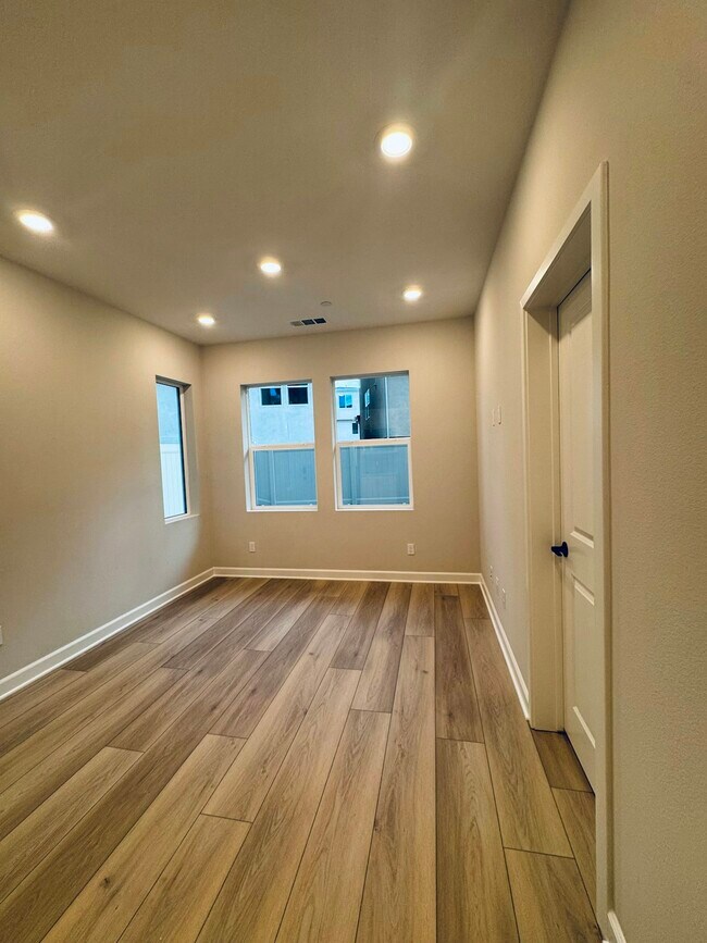 Foto del edificio - 12145 Carter Ln