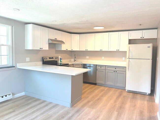 Building Photo - 14 Leonard Rd