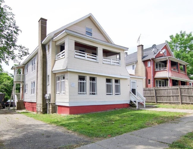 Building Photo - 74 Clifton Ave