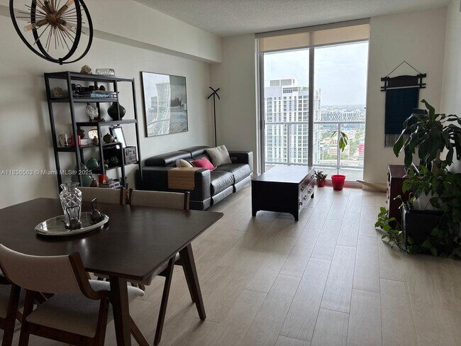 Foto del edificio - 185 SW 7th St