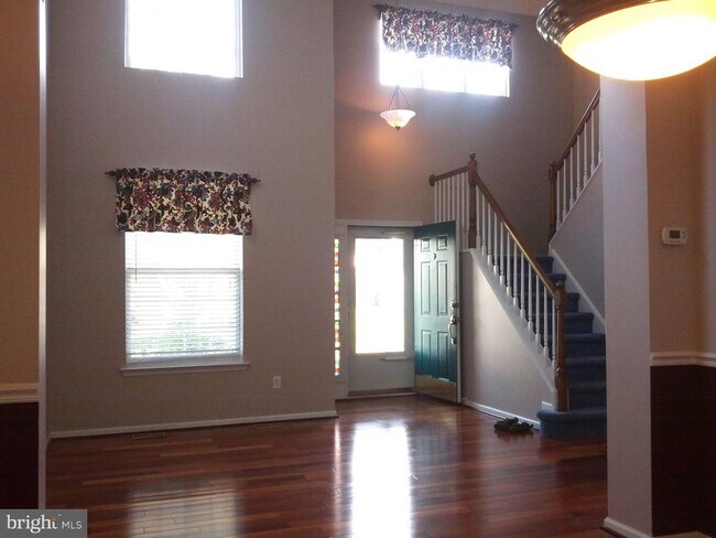 Building Photo - 46 Forsythia Ln