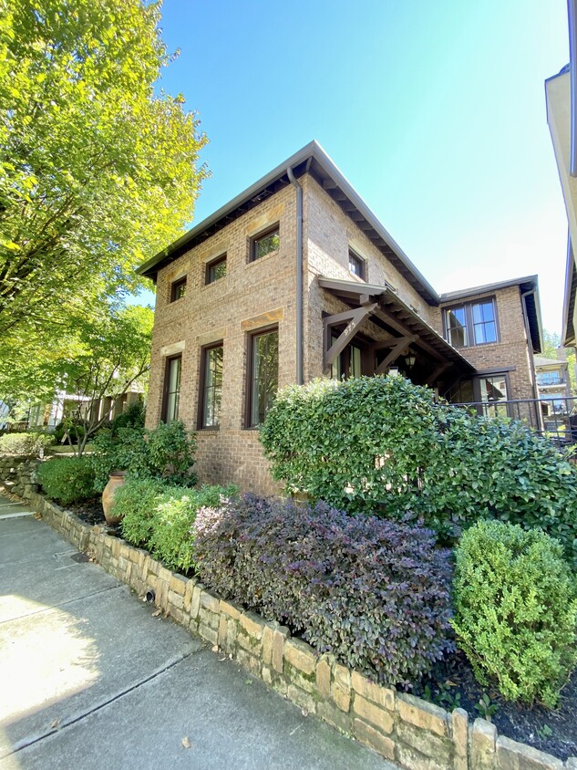 Primary Photo - 975 N Ormewood Park Dr SE