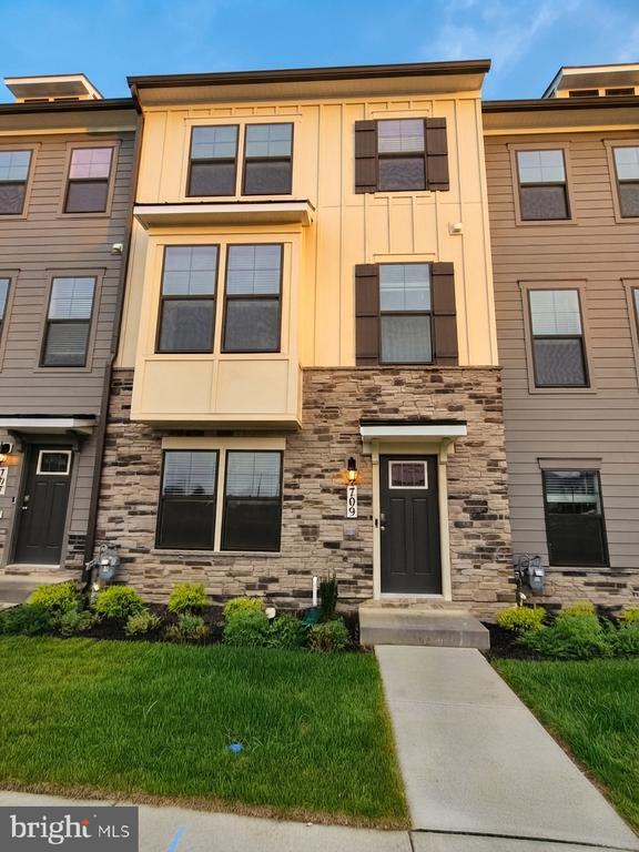 Building Photo - 709 Compass Wy
