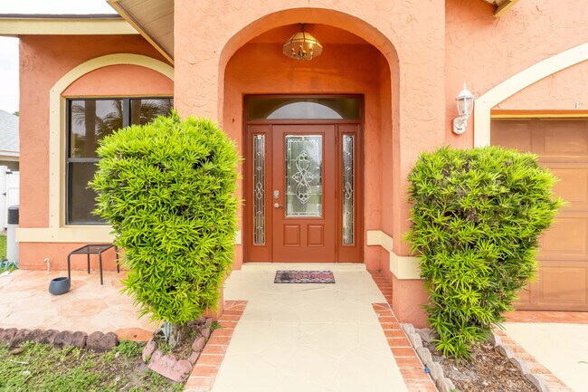 Building Photo - 580 NW 9th Ct