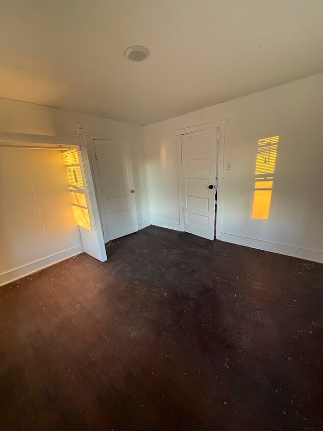 Building Photo - 445 Southport Rd